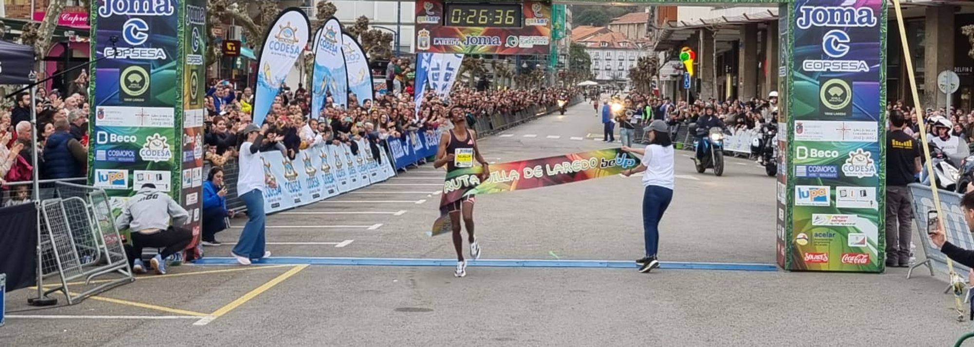 World indoor mile record-holder Yomif Kejelcha stormed to a 26:37 10km win in the northern Spanish town of Laredo on Saturday (16)