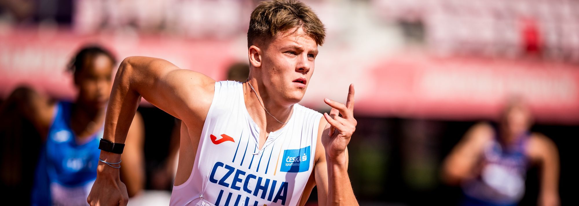 Rada, the world U20 vice champion over 400m hurdles, is chasing the gold medal this year. He’s quieting the nerves and embracing connection with the help of a videogame and his sister Nina Radová, who doubles his joy.