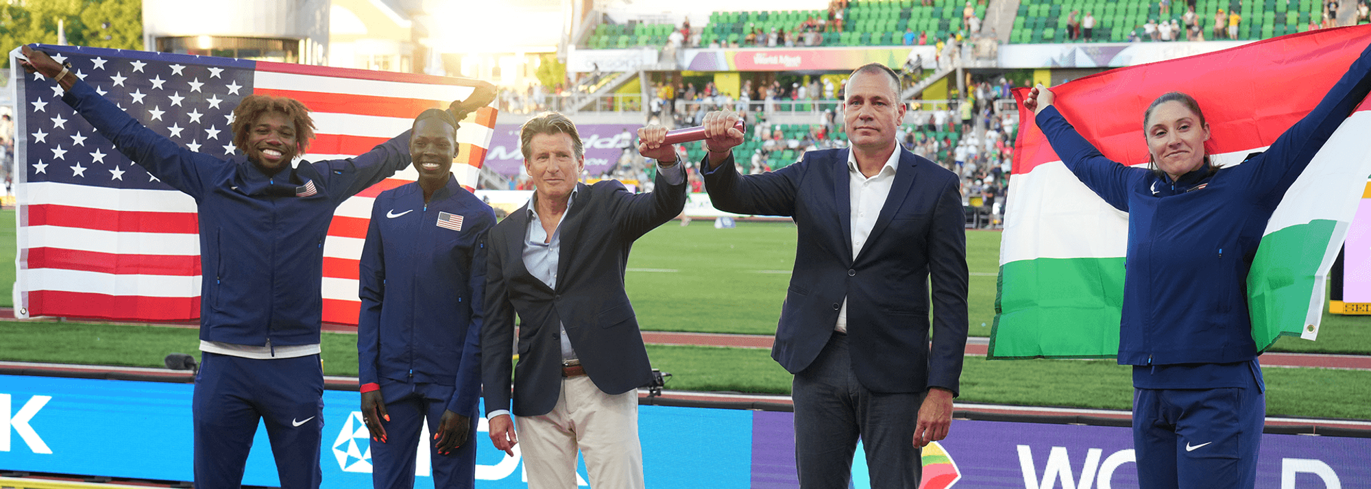 Stars of Team USA and Sebastian Coe, President of World Athletics, handed over the baton to Miklós Gyulai, President of the Hungarian Athletics Federation, and drew the attention of the whole world to the fact that Hungary will host the next World Athletics Championships after the World Champs in Oregon.