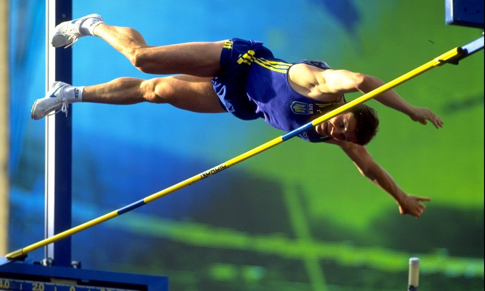 Мировые рекорды бубки. Бубка. Мосиенко Бубка. Sergey Bubka Pole Vault. Фон прыгун с шестом разбегается фото.