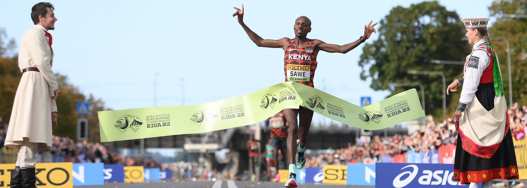 Sawe comes through in closing stages to lead Kenyan sweep