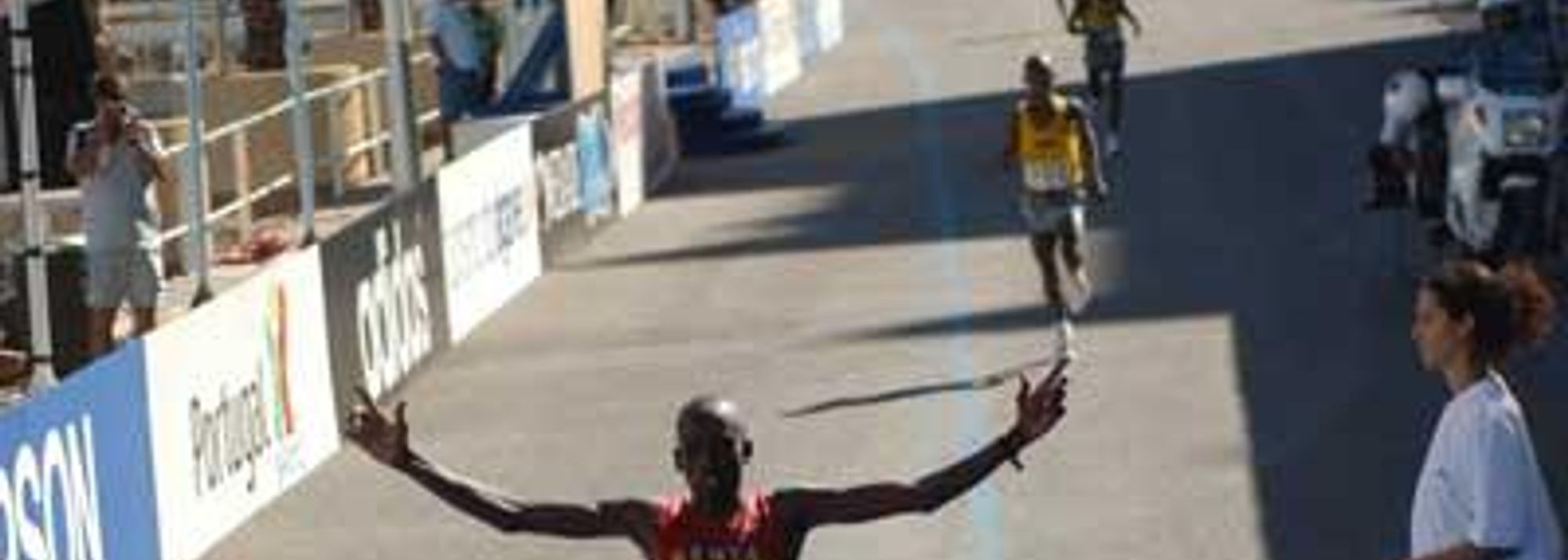 After a closely run race, Martin Lel won the final sprint to snatch individual gold for Kenya in the men’s race in Vilamoura this morning