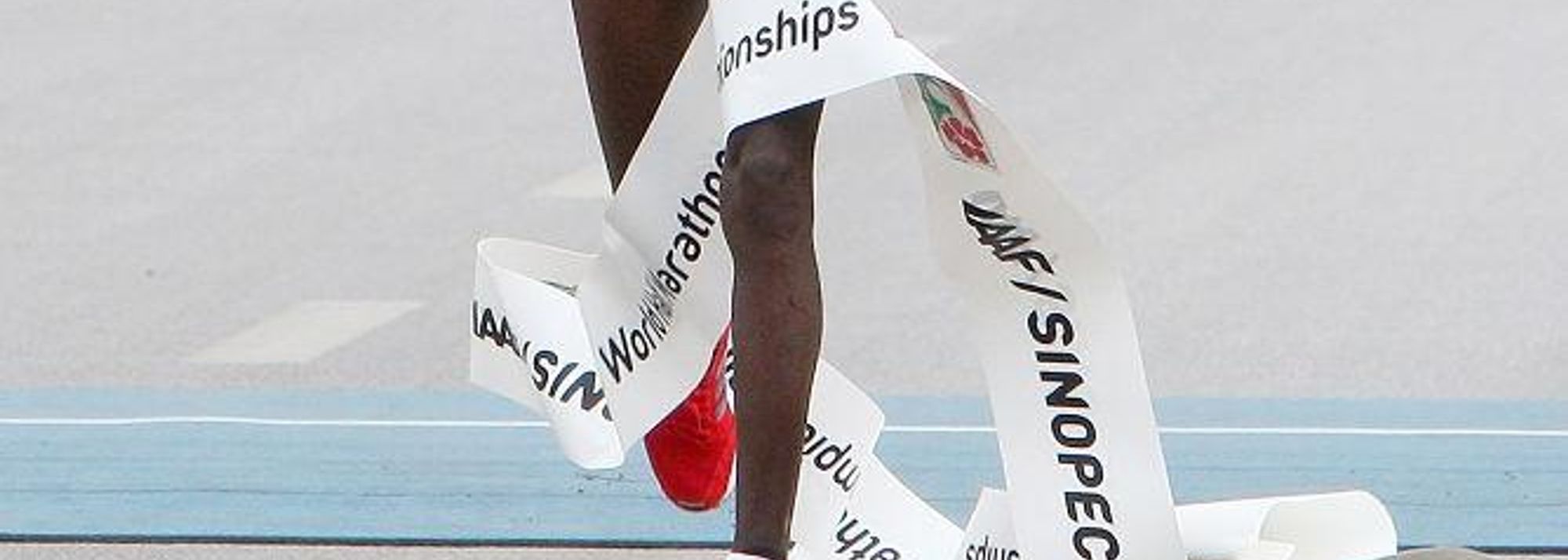 Nanning, China – Living up to her favourite’s role, Florence Kiplagat kicked away from Dire Tune over the final 800 metres to capture an impressive victory at the IAAF / SINOPEC World Half Marathon Championships in Nanning, China, today (16).<BR>