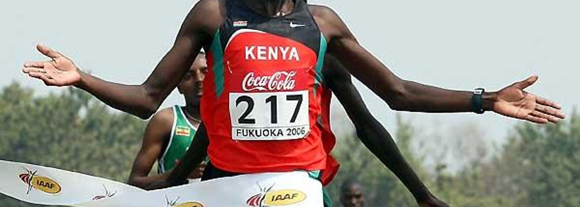 Mangata Ndiwa led Kenya to its eighth straight junior men's team championship this afternoon at Uminonakamichi Seaside Park in Fukuoka, with his teammate Leonard Komon finishing immediately behind him.