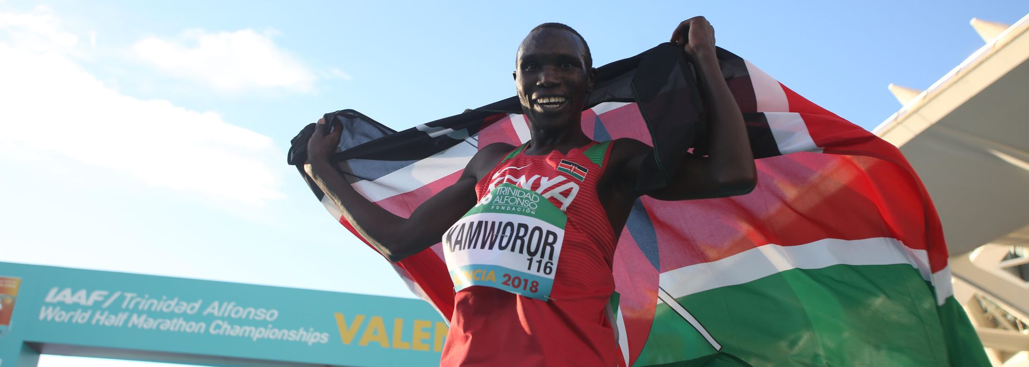 Unlike in the women’s race, the record books were not revised by the men at the IAAF/Trinidad Alfonso World Half Marathon Championships Valencia 2018 but that didn’t mean there was an absence of thrills and drama as Kenya’s Geoffrey Kamworor romped away over the final six kilometres to secure his third successive world title over the distance.