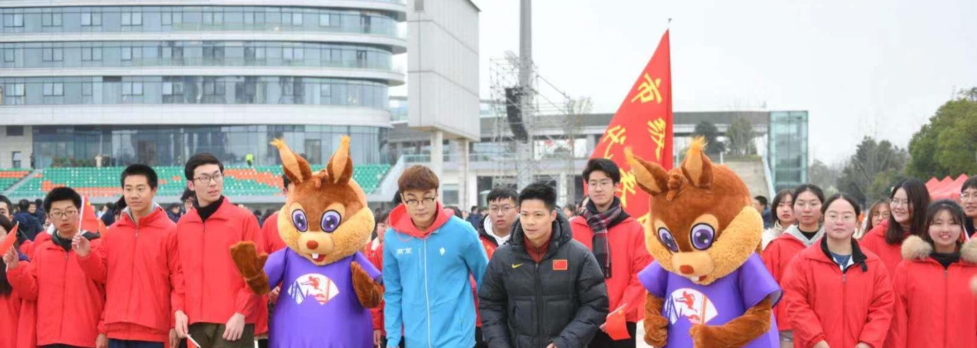 Chinese sprint star Su Bingtian led more than 4000 runners at the 38th edition of the annual New Year Run in Nanjing, the host city of the next World Athletics Indoor Championships.