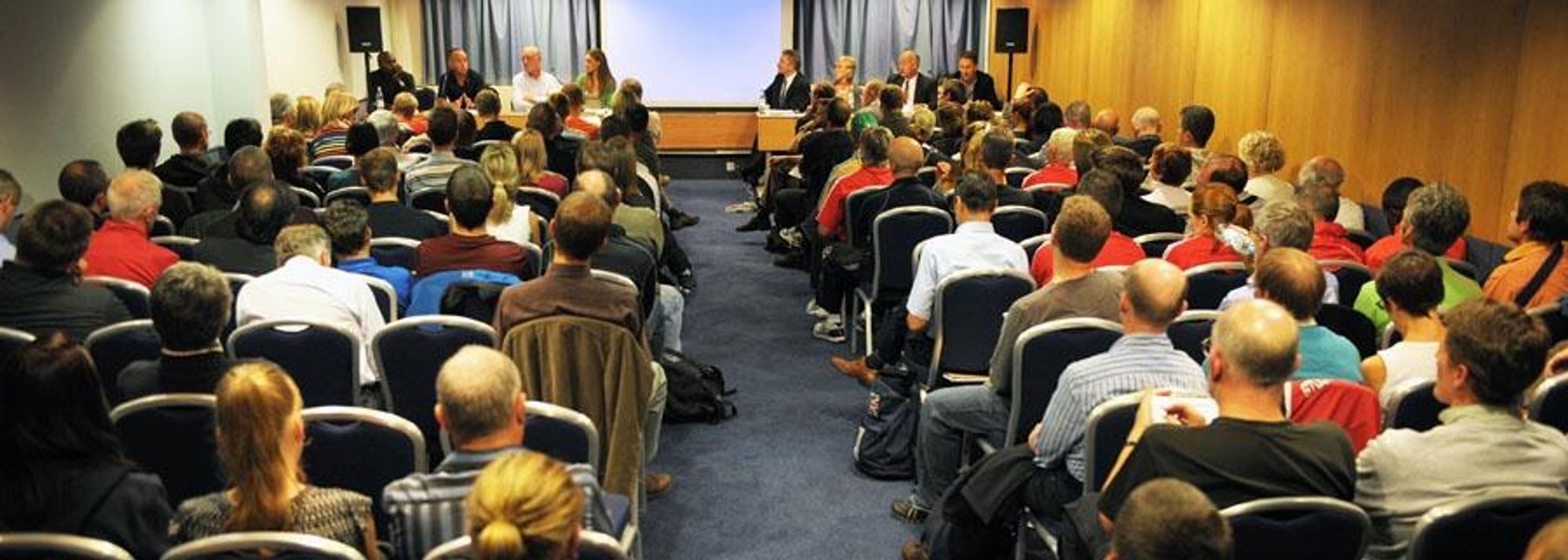 Group training, both at altitude and sea level, is integral to endurance performance gains, according to the panel of experts who gathered in Birmingham for the UKA Endurance Conference on Friday (9).