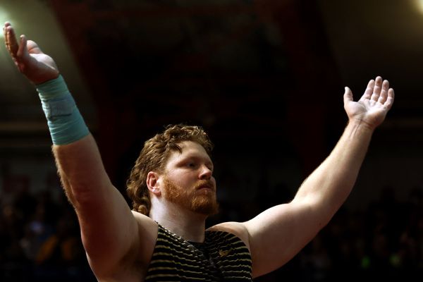 FLASH: Crouser breaks world shot put record with 23.56m in Los Angeles | REPORTS