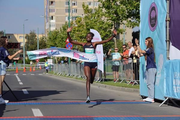 FLASH: Ngetich breaks women-only world 10km record in Brasov | REPORT - Vimarsana News
