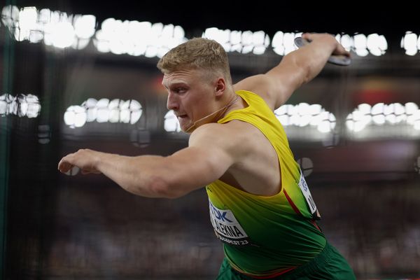 Alekna breaks discus world record with 74.35m in Oklahoma