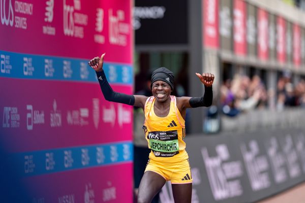 Jepchirchir breaks women-only world marathon record in London