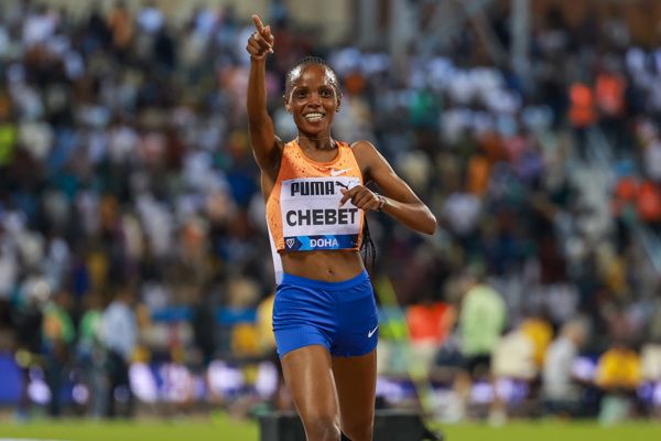 Chebet smashes world 10,000m record with time of 28:54.14 in Eugene | UPDATE