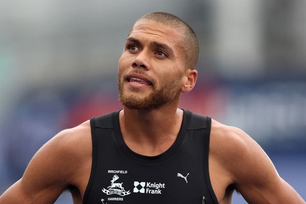 Giles breaks world road mile record in Dusseldorf | REPORT | World Athletics