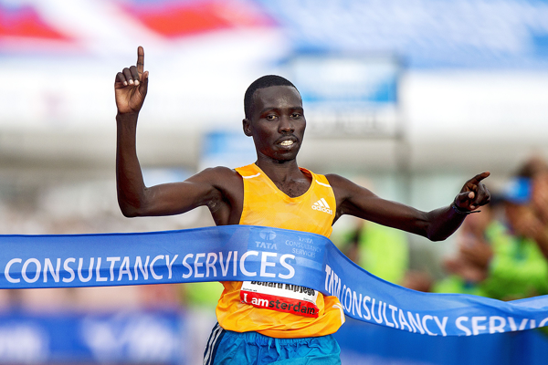 Kipyego Finally Gets Marathon Win With 2 06 22 Victory In Amsterdam Report World Athletics