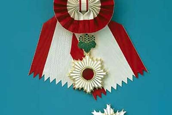 旭日章 / 憂国 ORDER OF THE RISING SUN Orders of the Rising Sun : Decorations and Medals in Japan