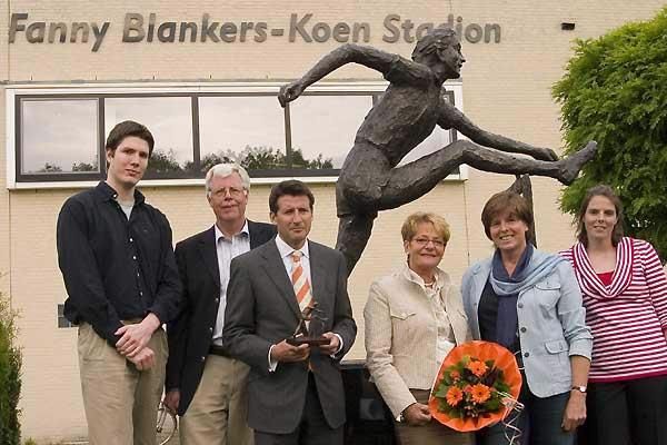 fanny-blankers-koen-statue-unveiled-by-sebast