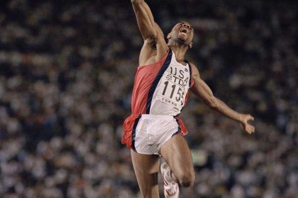 mike-powell-long-jump-world-record-tokyo-1991-carl-lewis