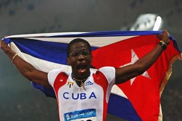 robles-debuta-con-1330-en-tesalonica