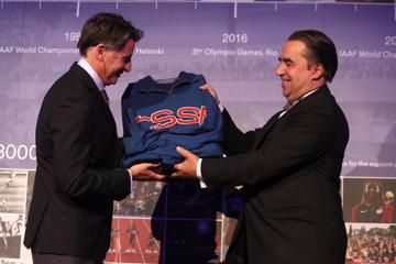 Alfons Juck hands over the donation of Dana Zátopková of the training jacket of her husband Emil Zatopek to Seb Coe