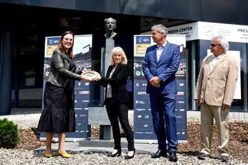 Cherry Alexander presents the Heritage Plaque to Andrea Hoffmannova alongside Jan Zelezny and Oldrich Zvolanek
