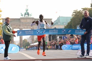 eliud-kipchoge-world-record-berlin-marathon-2022