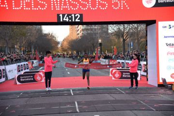 beatrice-chebet-world-5km-record-barcelona-cursa-dels-nassos