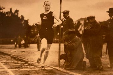 paavo-nurmi-finland-1500m-5000m-world-record-double-1924