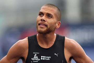 elliot-giles-world-road-mile-record-dusseldorf