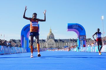 sifan-hassan-paris-olympic-marathon-singlet-bib-mowa