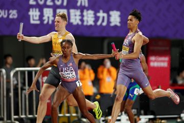 guangzhou-25-report-4x400m-heats