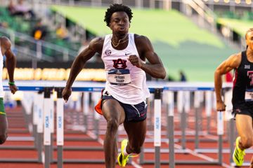 jakobe-tharp-world-110m-hurdles-record-ncaa-eugene