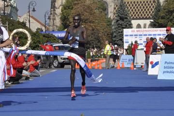 kemboi-and-damantsevich-beat-the-heat-in-kosi