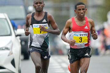 tsegay-wins-2016-fukuoka-marathon