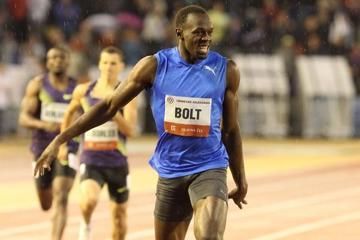 bolt-misses-300m-mark-while-powell-cruises-wo