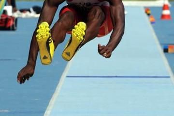 david-giralt-salta-1739-metros-en-triple-en-r