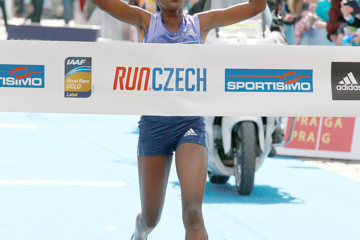 prague-half-marathon-2015-degefa-wanjiru