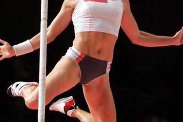 pole-vault-pioneer-stacy-dragila-takes-a-bow