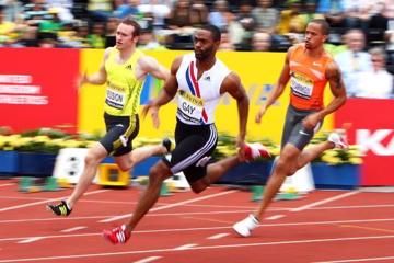 bolt-et-son-equipe-vont-vite-alors-que-gay-es
